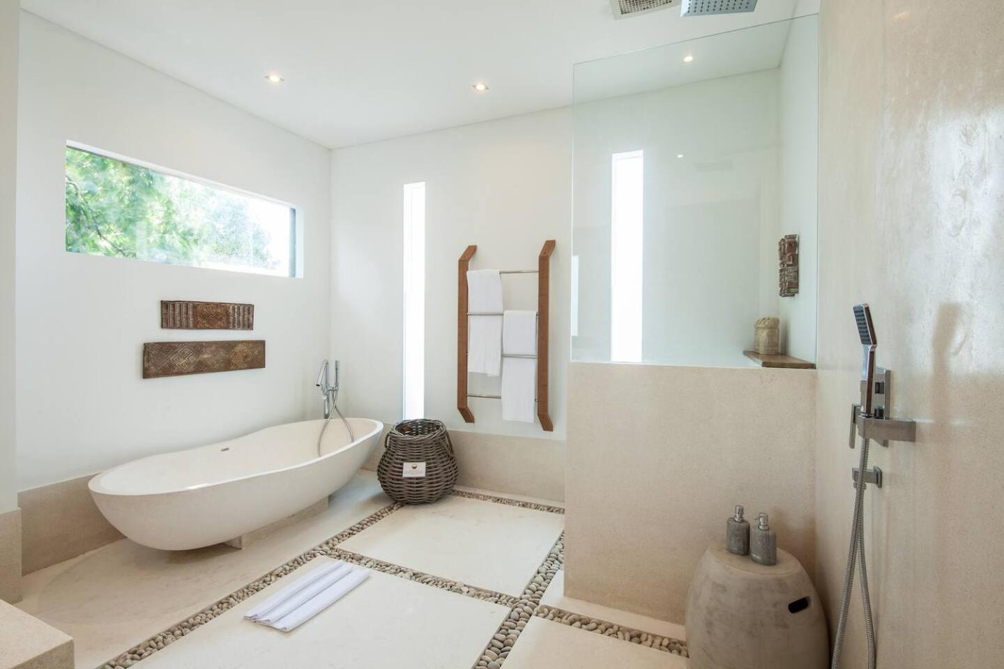 Amazing 4 Bd In The Heart Of Villa Seminyak (Bali)